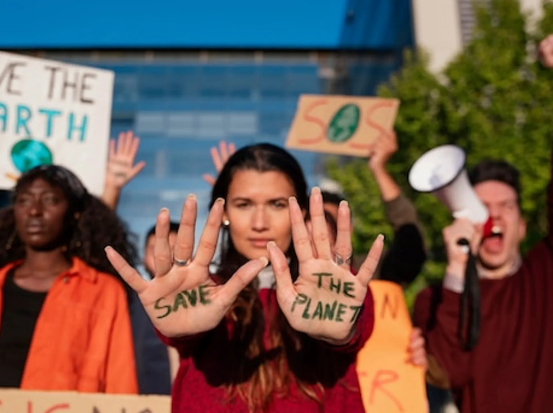 Digital Technology: New Challenges and Opportunities for Climate Activists